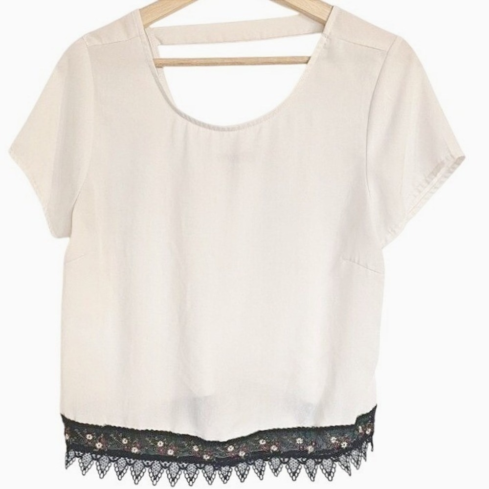 Monteau Crop Size Large Cream‎ Lace hem short sleeve